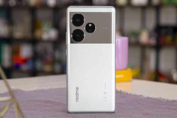 Realme GT 6 - Image 4
